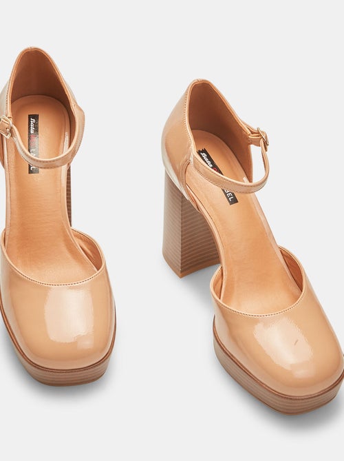 Décolleté pour les bata red label avec un talon large et un plateau - Kiabi