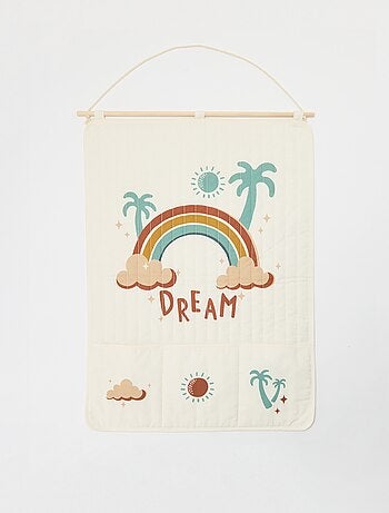Décoration murale avec pochettes de rangement