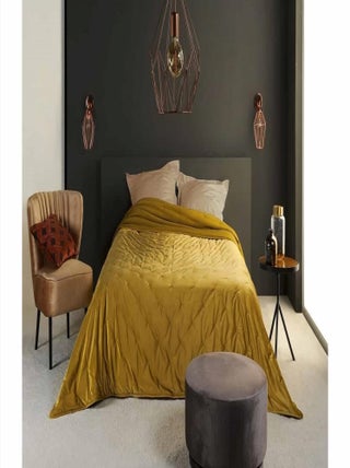 Dessus de lit aspect velours satiné