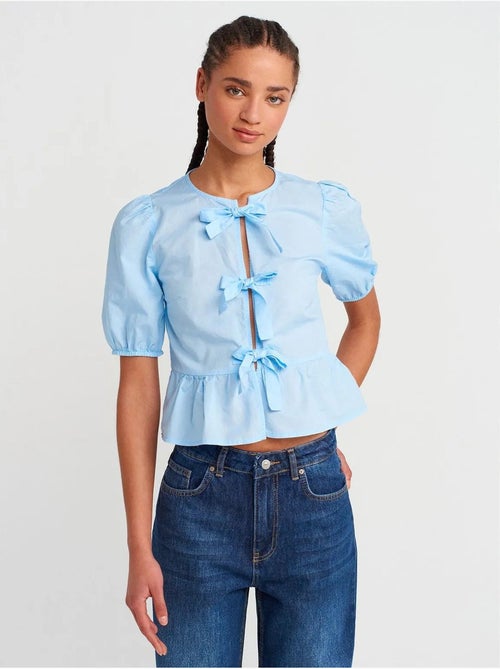 DILVIN Blouse Courte Femme Avec Détail Nœud - Kiabi DILVIN Blouse Courte Femme Avec Détail Nœud - Kiabi
