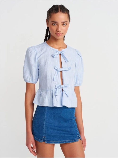 DILVIN Blouse Courte Femme Avec Détail Nœud - Kiabi DILVIN Blouse Courte Femme Avec Détail Nœud - Kiabi