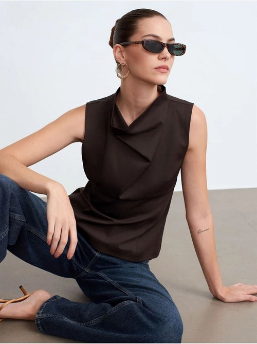DILVIN Blouse Sans Manches En Crêpe À Col Bénitier - Kiabi DILVIN Blouse Sans Manches En Crêpe À Col Bénitier - Kiabi