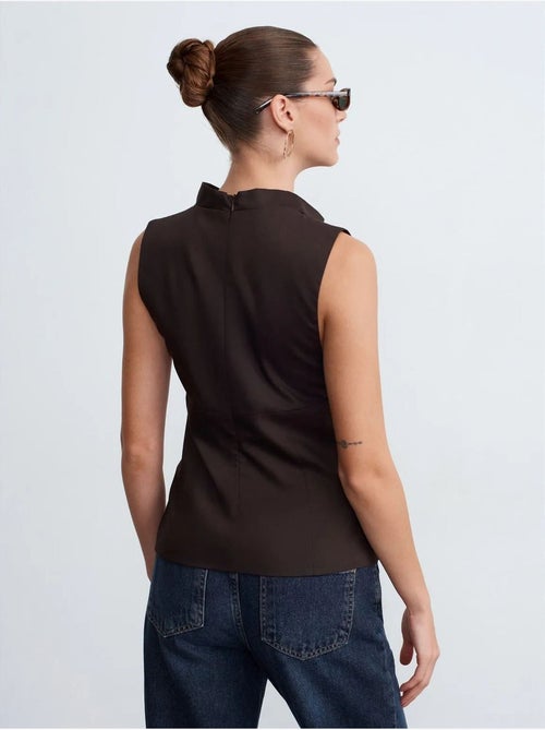 DILVIN Blouse Sans Manches En Crêpe À Col Bénitier - Kiabi DILVIN Blouse Sans Manches En Crêpe À Col Bénitier - Kiabi