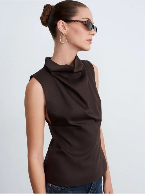 DILVIN Blouse Sans Manches En Crêpe À Col Bénitier - Kiabi DILVIN Blouse Sans Manches En Crêpe À Col Bénitier - Kiabi