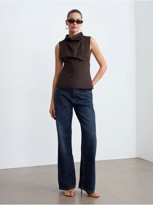 DILVIN Blouse Sans Manches En Crêpe À Col Bénitier - Kiabi DILVIN Blouse Sans Manches En Crêpe À Col Bénitier - Kiabi