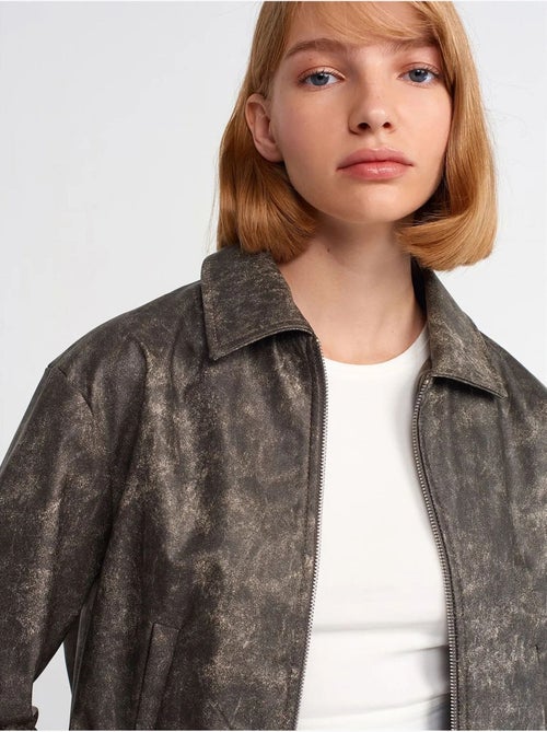 DILVIN Blouson Bomber Court En Similicuir - Kiabi DILVIN Blouson Bomber Court En Similicuir - Kiabi