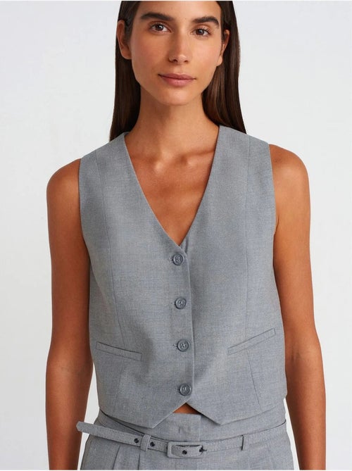 DILVIN Gilet Court En Crêpe À Boutons - Kiabi DILVIN Gilet Court En Crêpe À Boutons - Kiabi