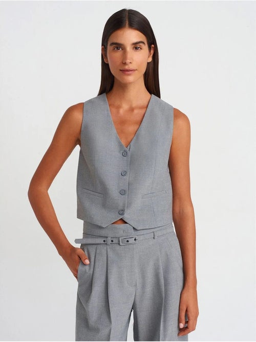 DILVIN Gilet Court En Crêpe À Boutons - Kiabi DILVIN Gilet Court En Crêpe À Boutons - Kiabi