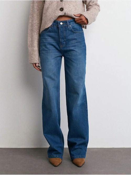 DILVIN Jean En Denim À Taille Mi-haute Et Jambe Évasée - Kiabi DILVIN Jean En Denim À Taille Mi-haute Et Jambe Évasée - Kiabi