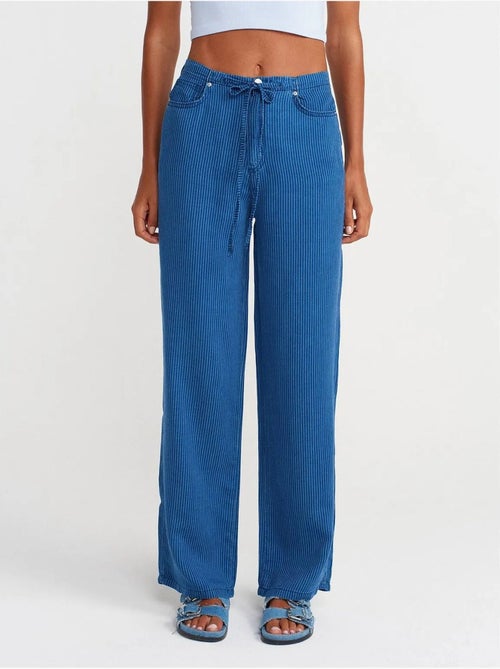 DILVIN Jean Large Rayé En Tencel À Taille Mi-haute - Kiabi DILVIN Jean Large Rayé En Tencel À Taille Mi-haute - Kiabi