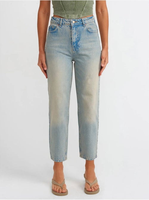 DILVIN Jean Mom Taille Haute À Jambe Droite - Kiabi DILVIN Jean Mom Taille Haute À Jambe Droite - Kiabi