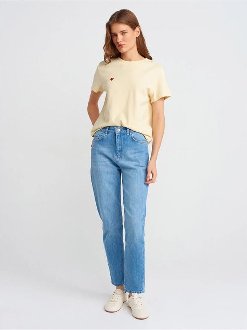 DILVIN Jean Mom Taille Haute À Jambe Droite - Kiabi DILVIN Jean Mom Taille Haute À Jambe Droite - Kiabi