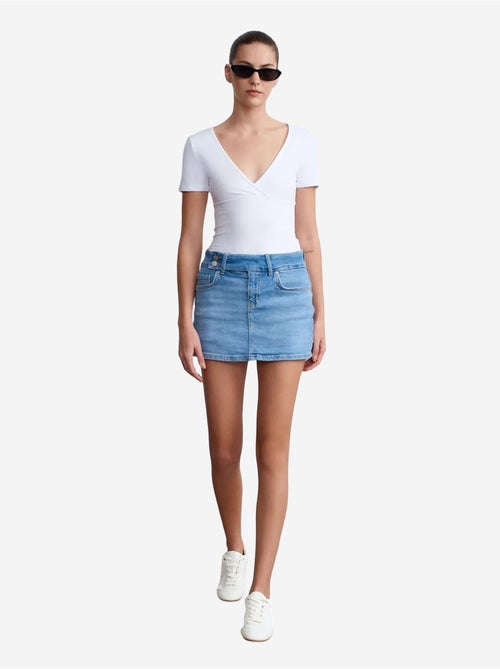 Dilvin jupe courte en denim à taille haute et ceinture - Kiabi Dilvin jupe courte en denim à taille haute et ceinture - Kiabi