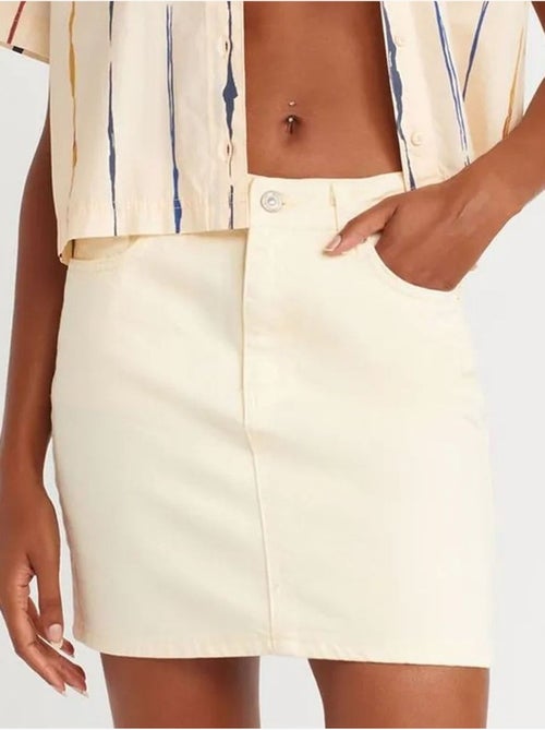 DILVIN Jupe Courte En Denim Taille Haute - Kiabi DILVIN Jupe Courte En Denim Taille Haute - Kiabi