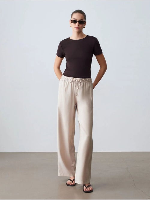 DILVIN Pantalon À Jambe Large Avec Taille Élastique Et Cordon - Kiabi DILVIN Pantalon À Jambe Large Avec Taille Élastique Et Cordon - Kiabi