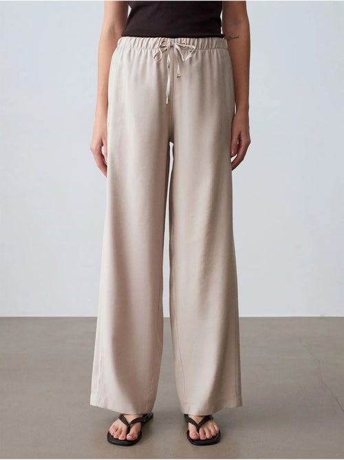 DILVIN Pantalon À Jambe Large Avec Taille Élastique Et Cordon - Kiabi DILVIN Pantalon À Jambe Large Avec Taille Élastique Et Cordon - Kiabi