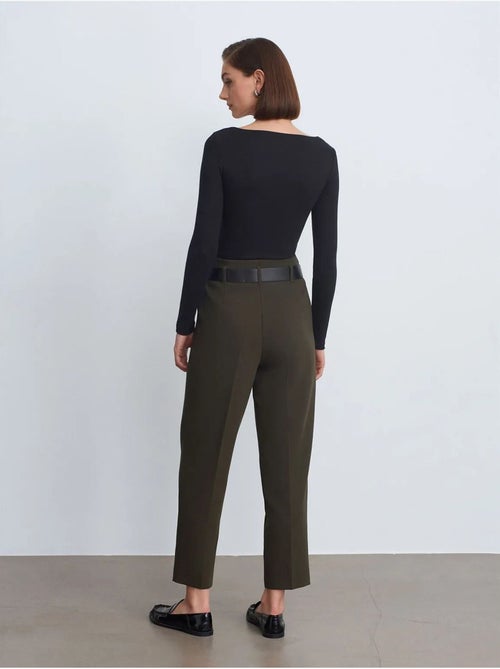 DILVIN Pantalon Droit En Crêpe À Taille Haute Et Ceinture - Kiabi DILVIN Pantalon Droit En Crêpe À Taille Haute Et Ceinture - Kiabi