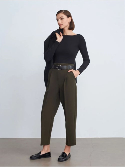 DILVIN Pantalon Droit En Crêpe À Taille Haute Et Ceinture - Kiabi DILVIN Pantalon Droit En Crêpe À Taille Haute Et Ceinture - Kiabi