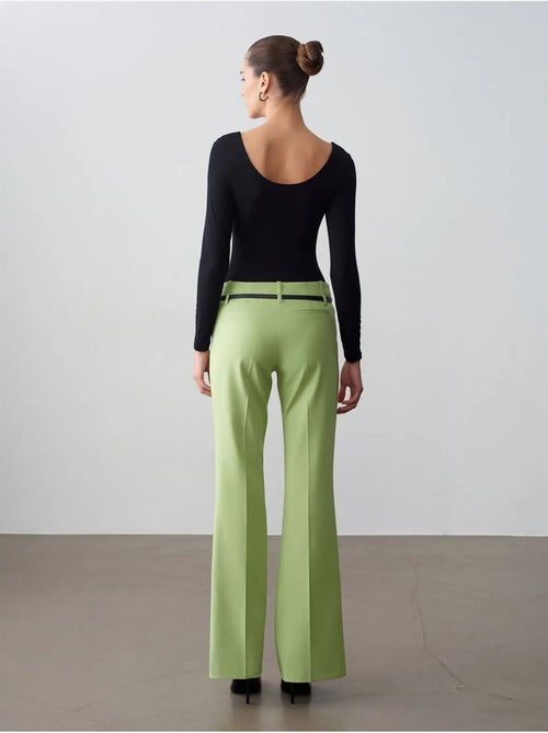 DILVIN Pantalon Droit En Crêpe Avec Ceinture - Kiabi DILVIN Pantalon Droit En Crêpe Avec Ceinture - Kiabi