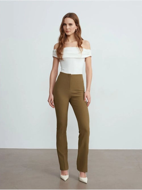 DILVIN Pantalon Droit En Crêpe Pour Femme - Kiabi DILVIN Pantalon Droit En Crêpe Pour Femme - Kiabi