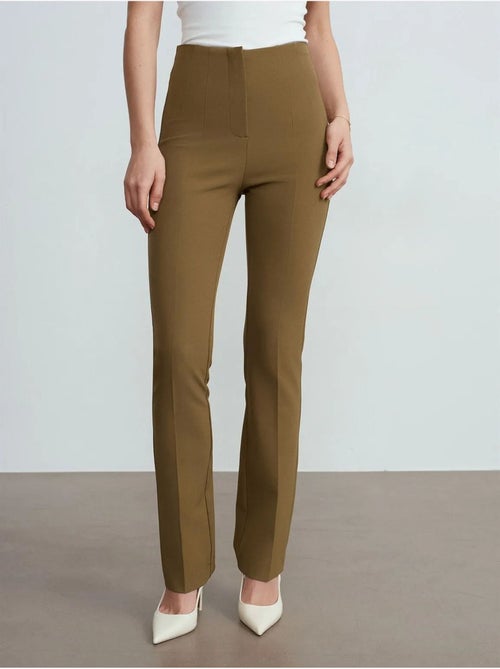 DILVIN Pantalon Droit En Crêpe Pour Femme - Kiabi DILVIN Pantalon Droit En Crêpe Pour Femme - Kiabi