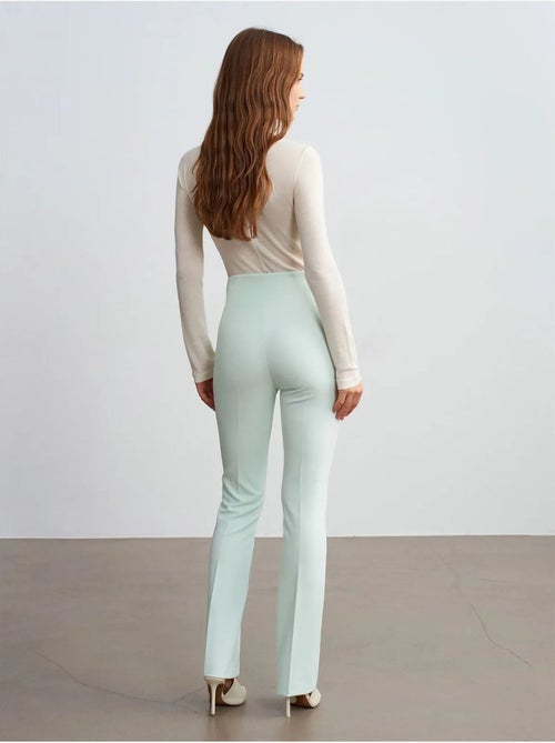 DILVIN Pantalon Droit En Crêpe Pour Femme - Kiabi DILVIN Pantalon Droit En Crêpe Pour Femme - Kiabi