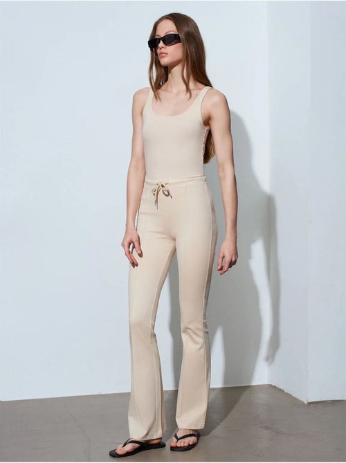 DILVIN Pantalon Évasé En Jersey À Taille Mi-haute Et Lien - Kiabi DILVIN Pantalon Évasé En Jersey À Taille Mi-haute Et Lien - Kiabi