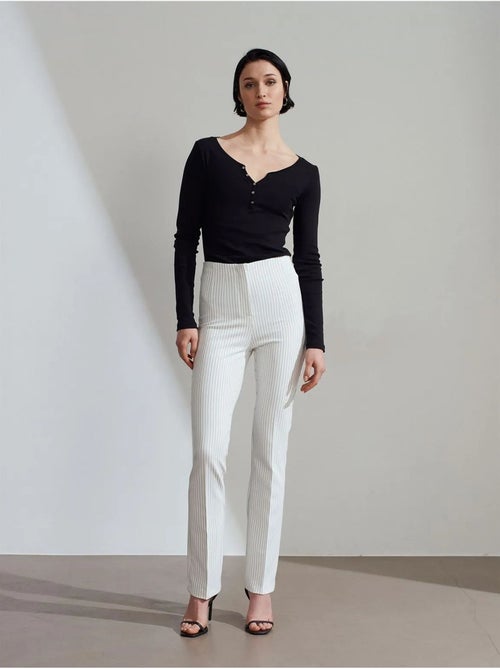 DILVIN Pantalon Évasé Rayé À Taille Haute Et Plis - Kiabi DILVIN Pantalon Évasé Rayé À Taille Haute Et Plis - Kiabi