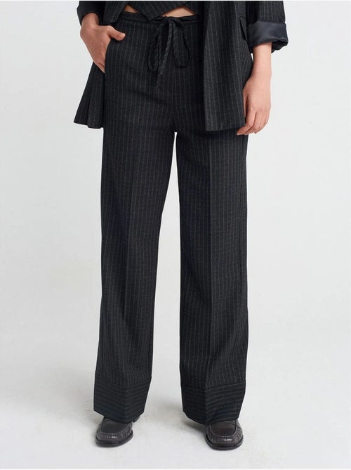 DILVIN Pantalon Large À Rayures - Kiabi DILVIN Pantalon Large À Rayures - Kiabi