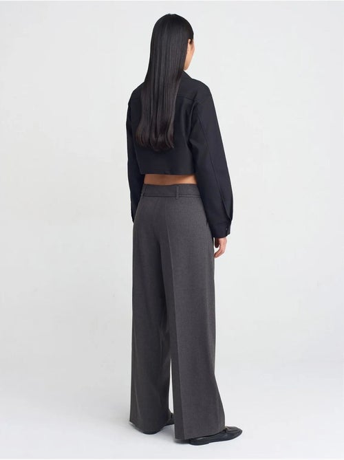 DILVIN Pantalon Large En Crêpe À Plis - Kiabi DILVIN Pantalon Large En Crêpe À Plis - Kiabi