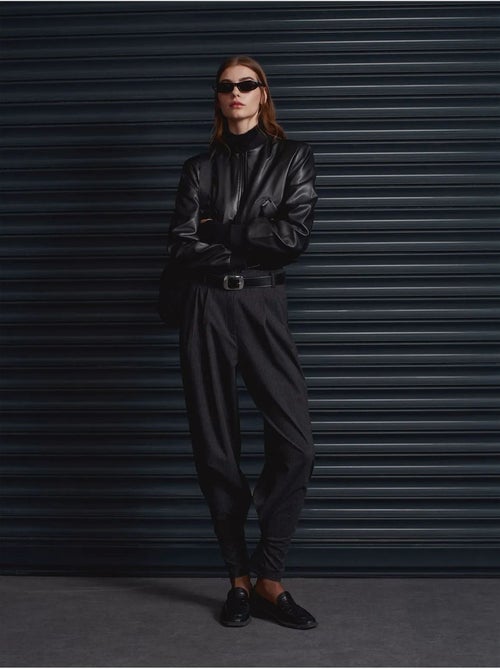 DILVIN Pantalon tailleur à taille haute et plis - Kiabi DILVIN Pantalon tailleur à taille haute et plis - Kiabi