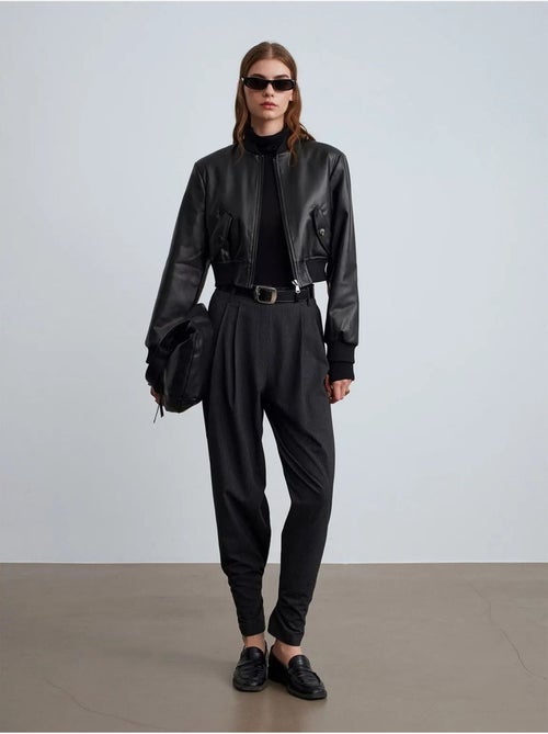 DILVIN Pantalon tailleur à taille haute et plis - Kiabi DILVIN Pantalon tailleur à taille haute et plis - Kiabi