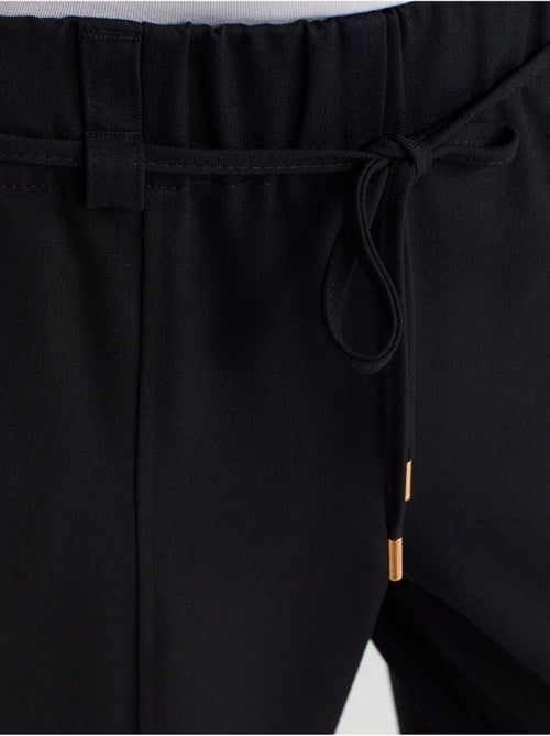 DILVIN Pantalon Tissé À Jambe Large Et Taille Élastique - Kiabi DILVIN Pantalon Tissé À Jambe Large Et Taille Élastique - Kiabi
