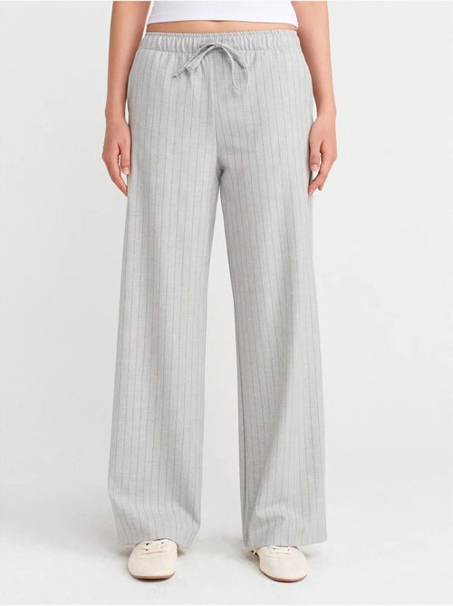 DILVIN Pantalon Tissé Rayé À Jambe Large - Kiabi DILVIN Pantalon Tissé Rayé À Jambe Large - Kiabi