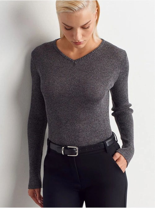 DILVIN Pull Femme Slim À Col V Côtelé - Kiabi DILVIN Pull Femme Slim À Col V Côtelé - Kiabi
