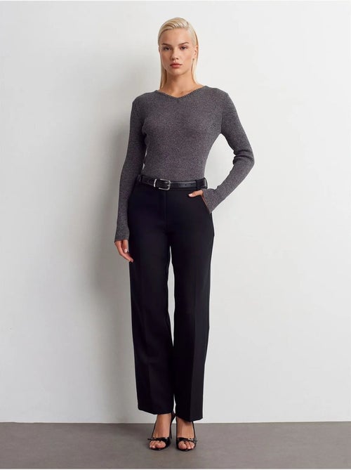 DILVIN Pull Femme Slim À Col V Côtelé - Kiabi DILVIN Pull Femme Slim À Col V Côtelé - Kiabi