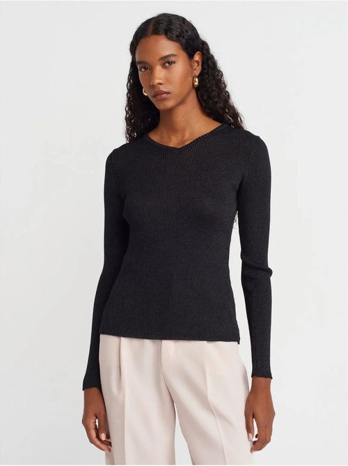 DILVIN Pull Femme Slim À Col V Côtelé - Kiabi DILVIN Pull Femme Slim À Col V Côtelé - Kiabi