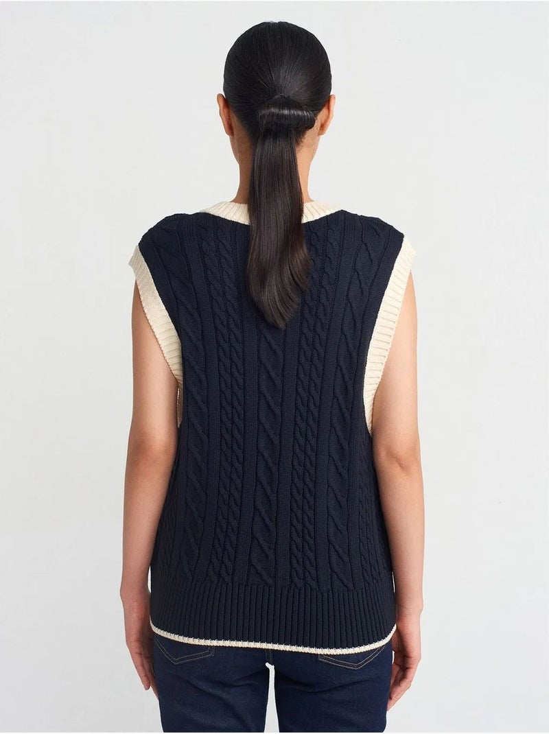 DILVIN Pull Sans Manches Femme À Col V Et Torsades Bleu marine - Kiabi