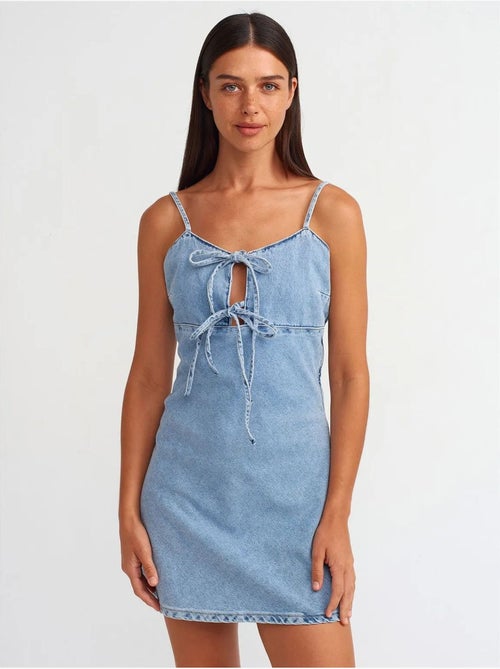 DILVIN Robe Courte En Denim De Coton, Coupe Trapèze, Avec Découpe - Kiabi DILVIN Robe Courte En Denim De Coton, Coupe Trapèze, Avec Découpe - Kiabi