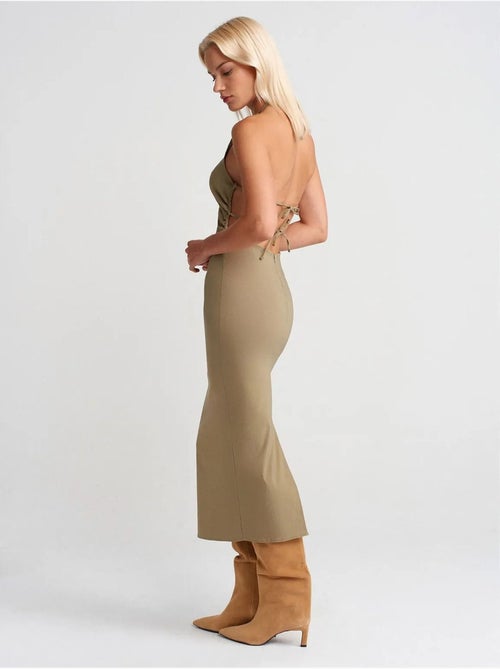 DILVIN Robe Midi Moulante À Col Halter - Kiabi DILVIN Robe Midi Moulante À Col Halter - Kiabi