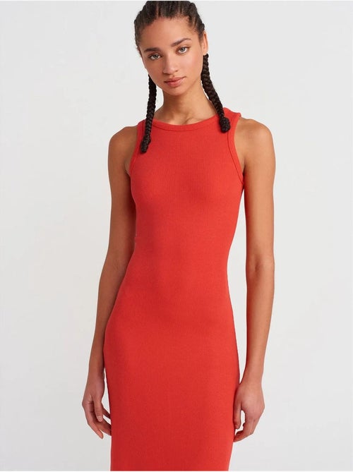 DILVIN Robe Midi Moulante Sans Manches À Fente - Kiabi DILVIN Robe Midi Moulante Sans Manches À Fente - Kiabi