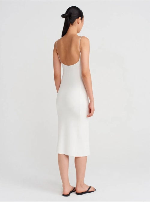 DILVIN Robe Midi Moulante Sans Manches Avec Découpe - Kiabi DILVIN Robe Midi Moulante Sans Manches Avec Découpe - Kiabi