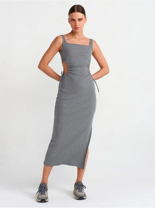 DILVIN Robe Midi Moulante Sans Manches Avec Découpe - Kiabi DILVIN Robe Midi Moulante Sans Manches Avec Découpe - Kiabi