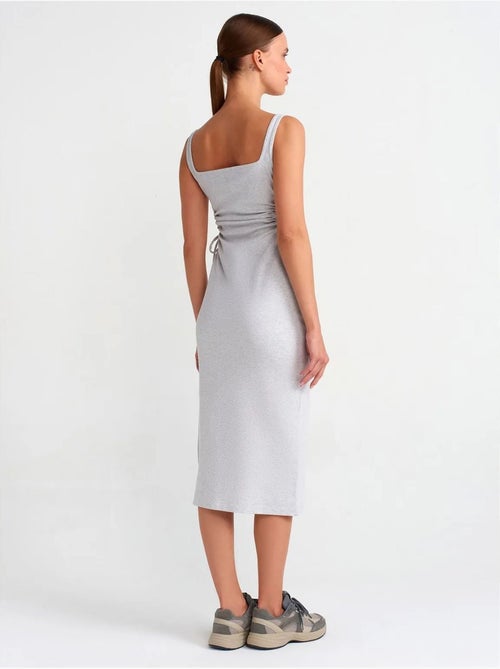DILVIN Robe Midi Moulante Sans Manches Avec Découpe - Kiabi DILVIN Robe Midi Moulante Sans Manches Avec Découpe - Kiabi