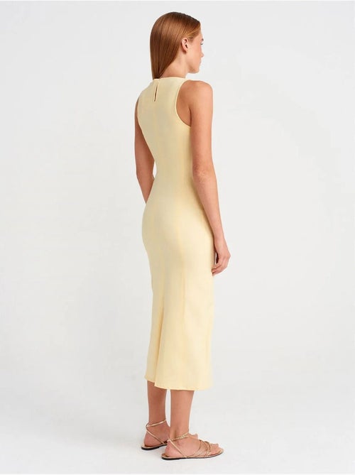 DILVIN Robe Midi Moulante Sans Manches Avec Fente - Kiabi DILVIN Robe Midi Moulante Sans Manches Avec Fente - Kiabi