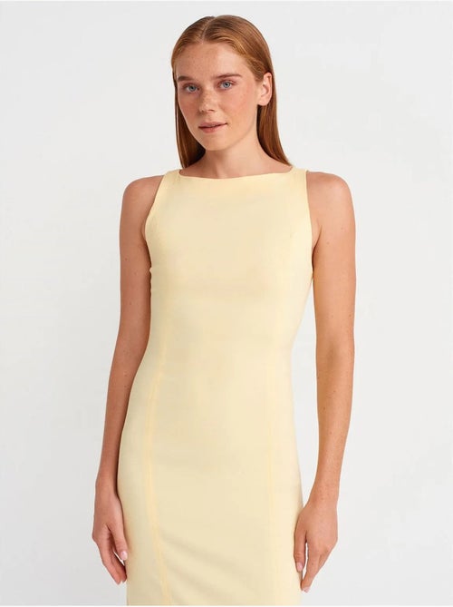 DILVIN Robe Midi Moulante Sans Manches Avec Fente - Kiabi DILVIN Robe Midi Moulante Sans Manches Avec Fente - Kiabi