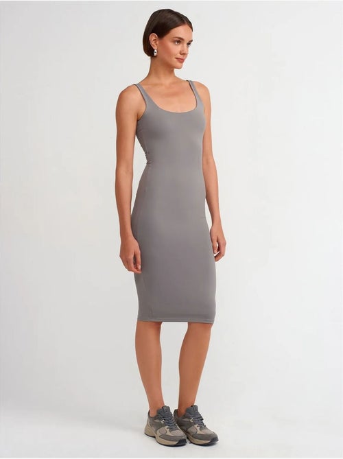 DILVIN Robe Midi Moulante Sans Manches - Kiabi DILVIN Robe Midi Moulante Sans Manches - Kiabi