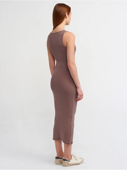 DILVIN Robe Midi Moulante Sans Manches - Kiabi DILVIN Robe Midi Moulante Sans Manches - Kiabi