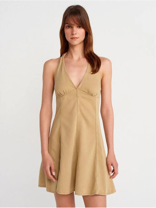 DILVIN Robe Mini Trapèze À Col Halter - Kiabi DILVIN Robe Mini Trapèze À Col Halter - Kiabi