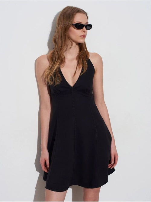 DILVIN Robe Mini Trapèze À Col Halter - Kiabi DILVIN Robe Mini Trapèze À Col Halter - Kiabi